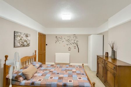 4 bedroom House To Let Total Size: 1238 SQ FT - Photo 4