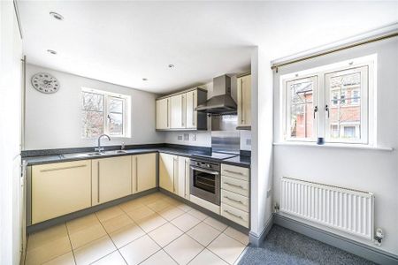 2 bedroom maisonette to rent - Photo 5