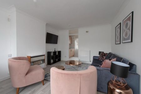 3 bedroom serviced apartment to rent - Photo 3