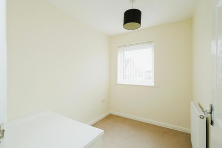 3 Bed Semi-Detached House, Metcombe Way, M11 - Photo 2