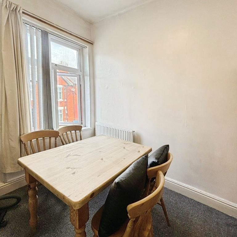 4 bedroom terraced house to rent - Photo 1