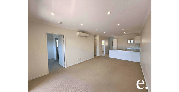 For Lease: Stylish 2-Bedroom Apartment in the Heart of Gladstone - Photo 1