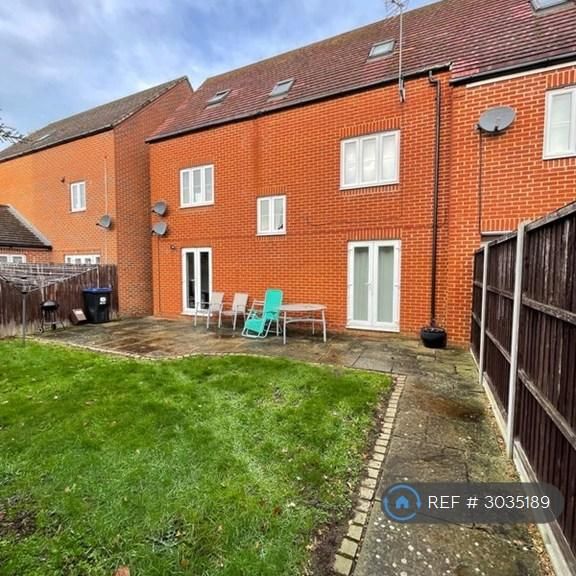 1 bedroom in a house share to rent - Photo 1