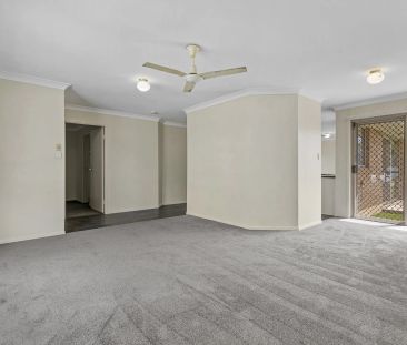 Four bedroom home with air conditioning on large block.. - Photo 2