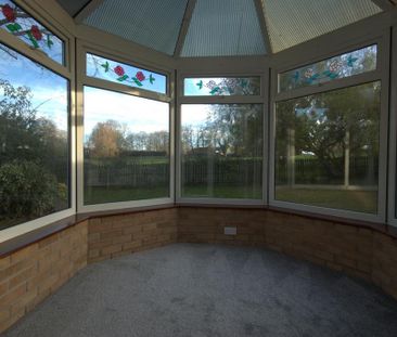 4 bedroom detached house to rent - Photo 2