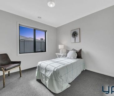 Stunning Family Home in Newgate Estate, Tarneit !1 - Photo 5