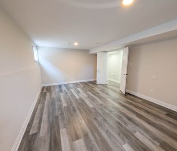 15 College Park Dr, Welland - 2 Bedroom Lower Unit - Photo 3