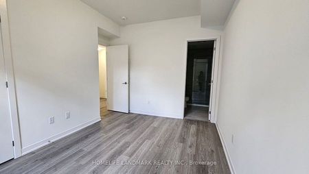 For Lease - 8 David Eyer Road Unit# 1218, Richmond Hill, Ontario - Photo 3