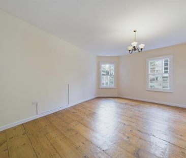 Three bed flat to rent in Church Street, Launceston, PL15 - Photo 3