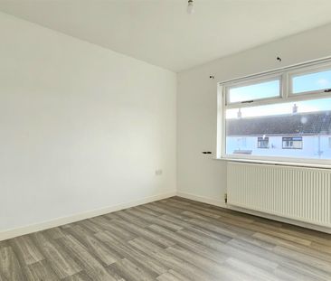 77 Pinewood Avenue, - Photo 6