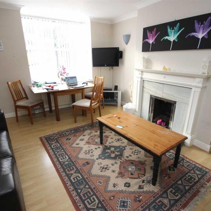 4 bedroom private hall to rent - Photo 1