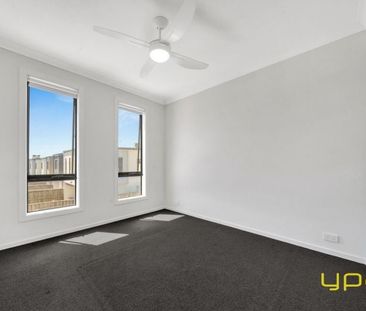 16 Mahara Walk, Cranbourne West - Photo 5