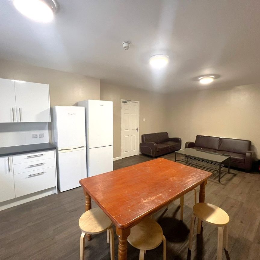 7 Bed Flat, Classic House, BS1 - Photo 1