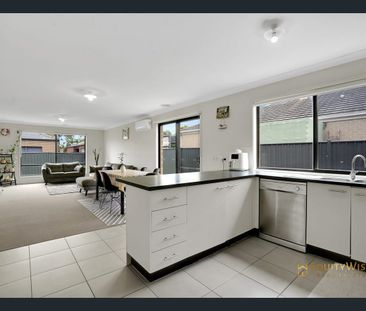 Cosy family home in the heart of Manor Lakes - Photo 5