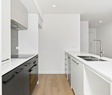 Spacious 2 bedroom with Study Townhouse in an Ideal Location! - Photo 6