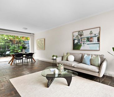 Mid-Century Beachside Living - Photo 3