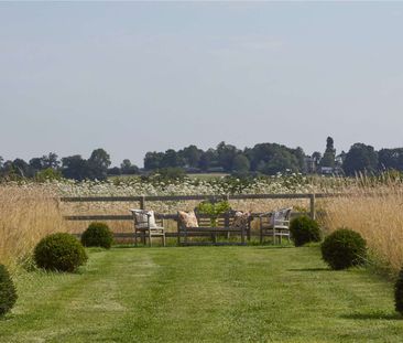 Recently renovated, interior designed Grade II listed barn conversi... - Photo 6