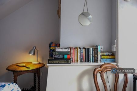 2 bedroom terraced house to rent - Photo 4