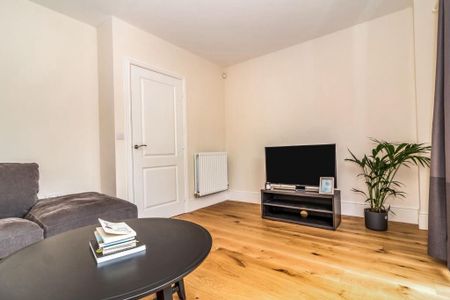 Room in a Shared House, Nigel Road, M9 - Photo 2