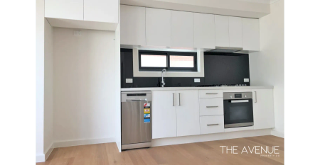 Modern Comfort Meets Prime Location - Perfect for Professionals & Families - Photo 3