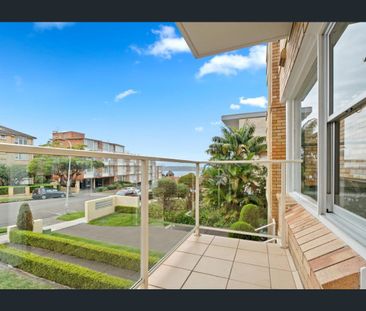 CONTEMPORARY MOSMAN RETREAT WITH WATER VIEWS - Photo 5