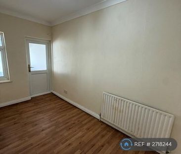 4 bedroom semi-detached house to rent - Photo 5