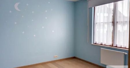 Aangenaam huis volledig gerenoveerd - Photo 3