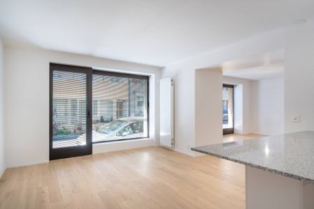 Charm in the heart of the Bourg and a stone's throw from Lake Geneva - Photo 4