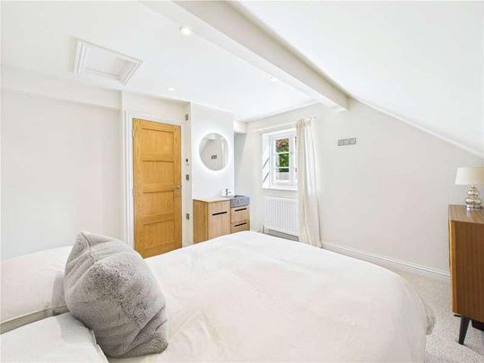 High Street, Crediton, Devon, EX17 - Photo 1