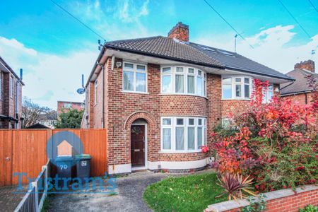 References Pending - 4 bed Semi-Detached House - Photo 3