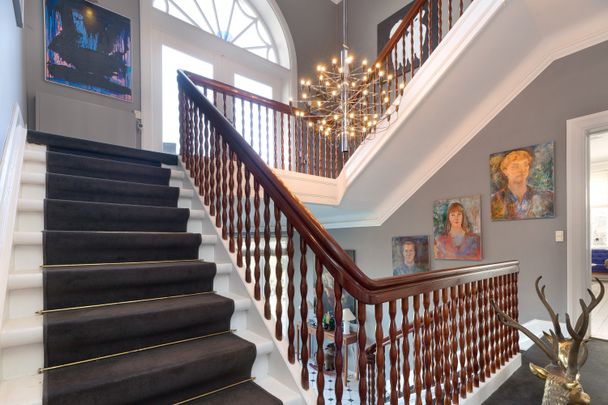 Stor pragtejendom i første række til Furesøen med egen både/badebro - Foto 1