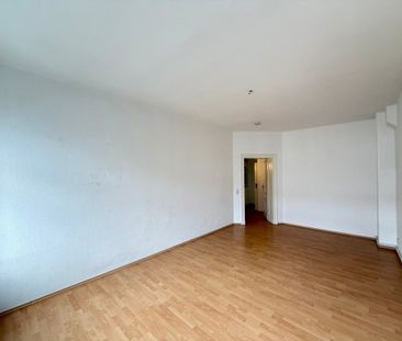 große 1-RWE mit Einbauküche und Balkon in der Südstadt ! - Photo 2