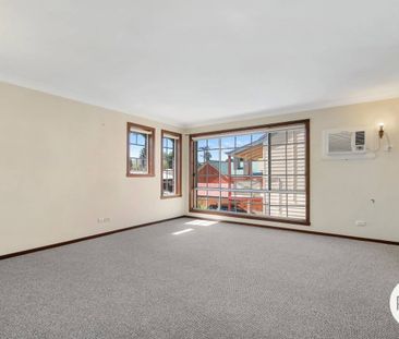 SECOND STOREY UNIT LOCATED IN CENTRAL ALBURY - Photo 1