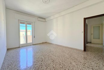 6 locali in affitto