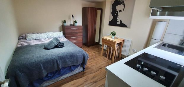 Studio to rent - Photo 1