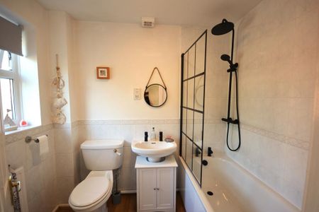 2 bedroom detached house to rent - Photo 2