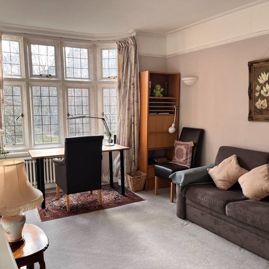 1 Bed Flat, Queen Court, WC1N - Photo 1