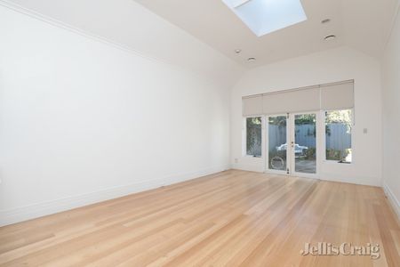 17 Mell Street, Toorak - Photo 4