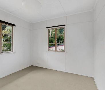 Charming 3 bedroom post war home with suburban living at your finge... - Photo 3