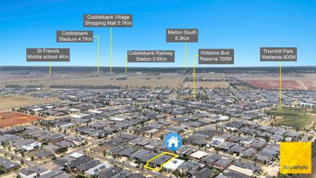 East-Facing Residence Combining Modern Comfort, Seamless Convenience & Timeless Style in Thornhill Park - Photo 5