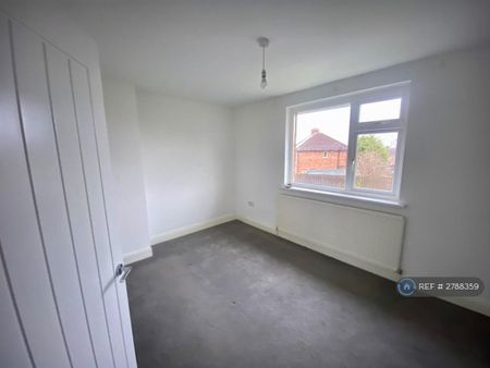 2 bedroom semi-detached house to rent - Photo 3