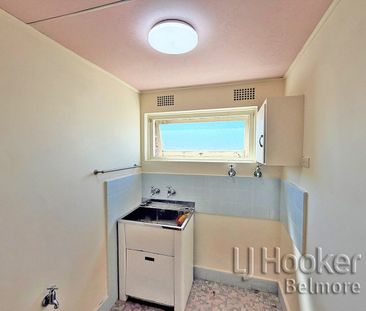 Ultra-Convenient Location - Photo 3