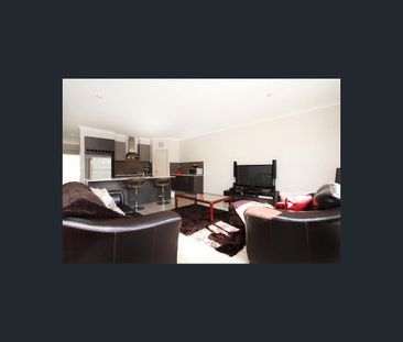 36 Boathouse Drive, Caroline Springs, Vic 3023 - Photo 5
