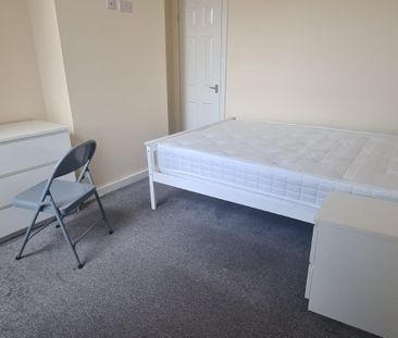 3 Bed - 27 Noster Terrace, Beeston, Leeds - LS11 8QF - Student/Professional - Photo 2