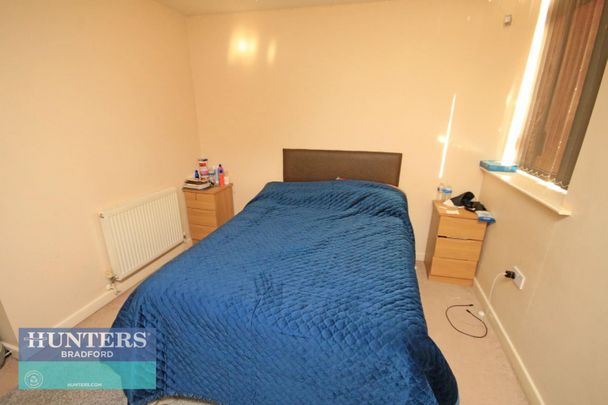 2 bedroom Flat To Let - Photo 1