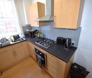 2 bedroom House in William Street, Leeds - Photo 5