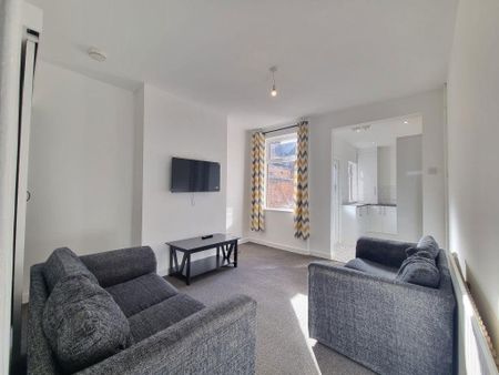 3 bedroom terraced house to rent - Photo 2