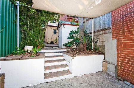 Rear/135 Morehead Street, Waterloo NSW 2017 - House For Rent | Domain - Photo 5