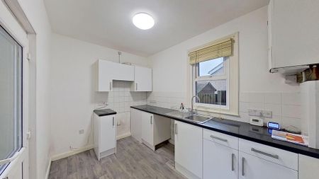 1 bedroom ground floor flat to rent - Photo 4