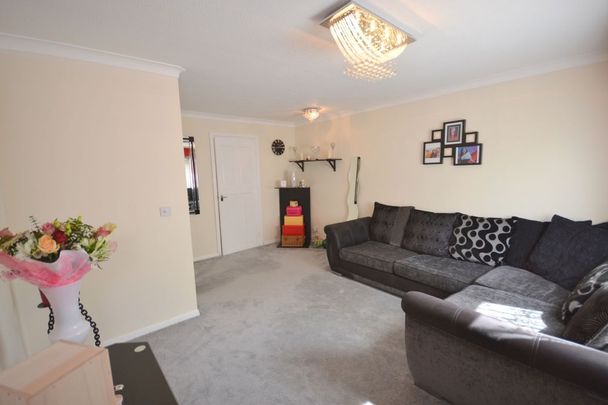 Immaculate One Bedroom Apartment to let in Southfields, Northampton - Photo 1